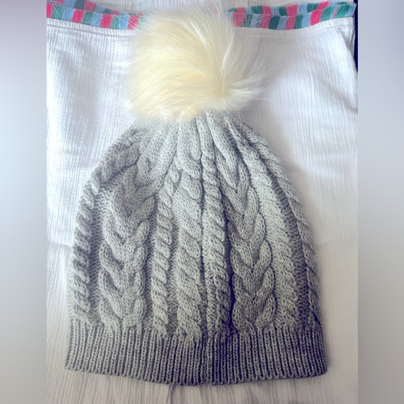 J.Crew Womens Cable Knit Pom Pom Beanie Hat. NWT. - Picture 3 of 6